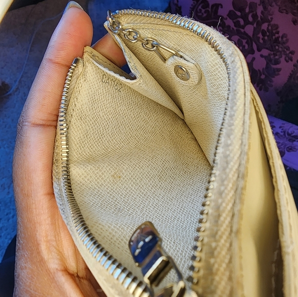 Louis Vuitton Cream Epi Wallet Keychain Cles - Picture 4 of 6